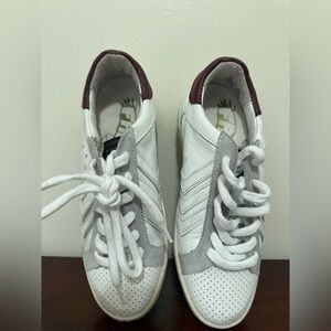 Freebird by Steve distressed  white leather sneaker in size 8